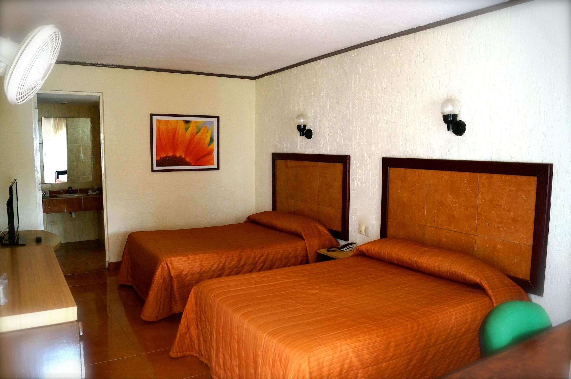 Hotel & Suites Villa Del Sol มอเรเลีย ภายนอก รูปภาพ