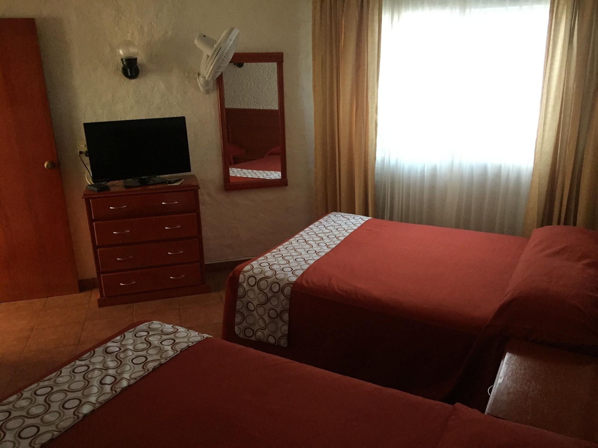 Hotel & Suites Villa Del Sol มอเรเลีย ภายนอก รูปภาพ