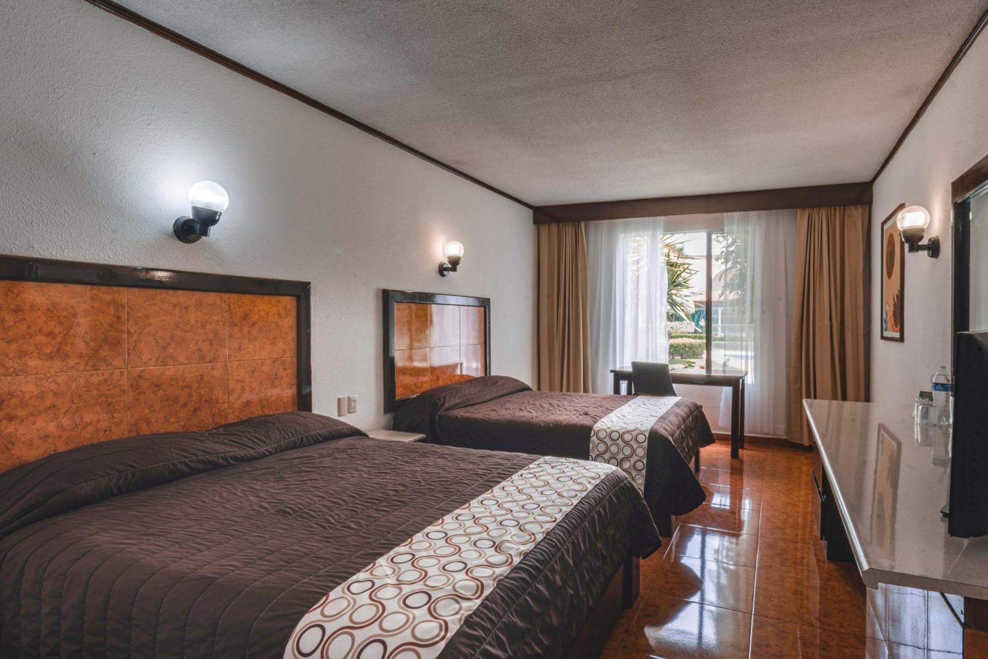 Hotel & Suites Villa Del Sol มอเรเลีย ภายนอก รูปภาพ