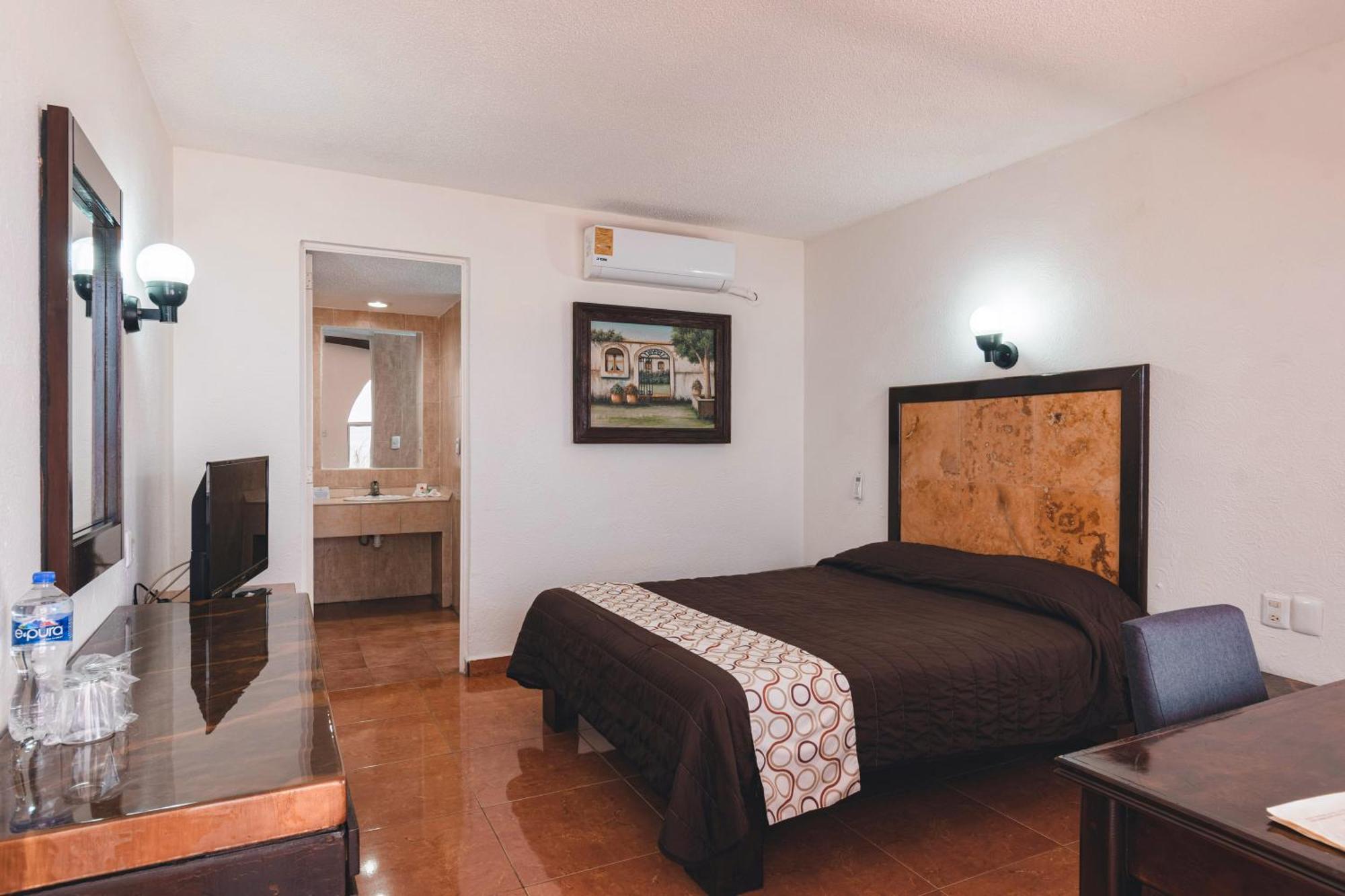 Hotel & Suites Villa Del Sol มอเรเลีย ภายนอก รูปภาพ
