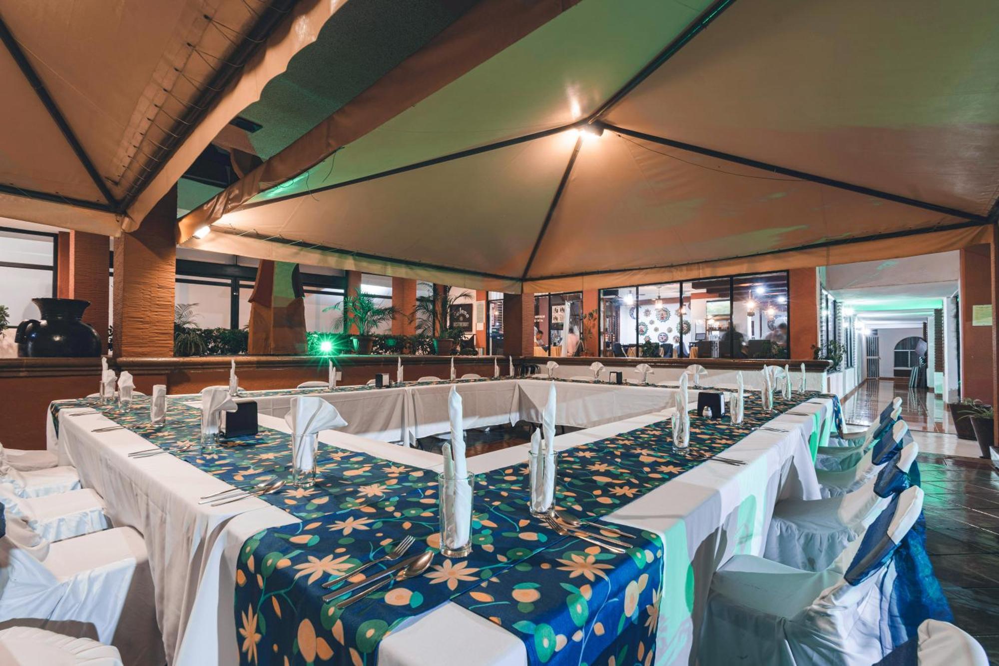 Hotel & Suites Villa Del Sol มอเรเลีย ภายนอก รูปภาพ