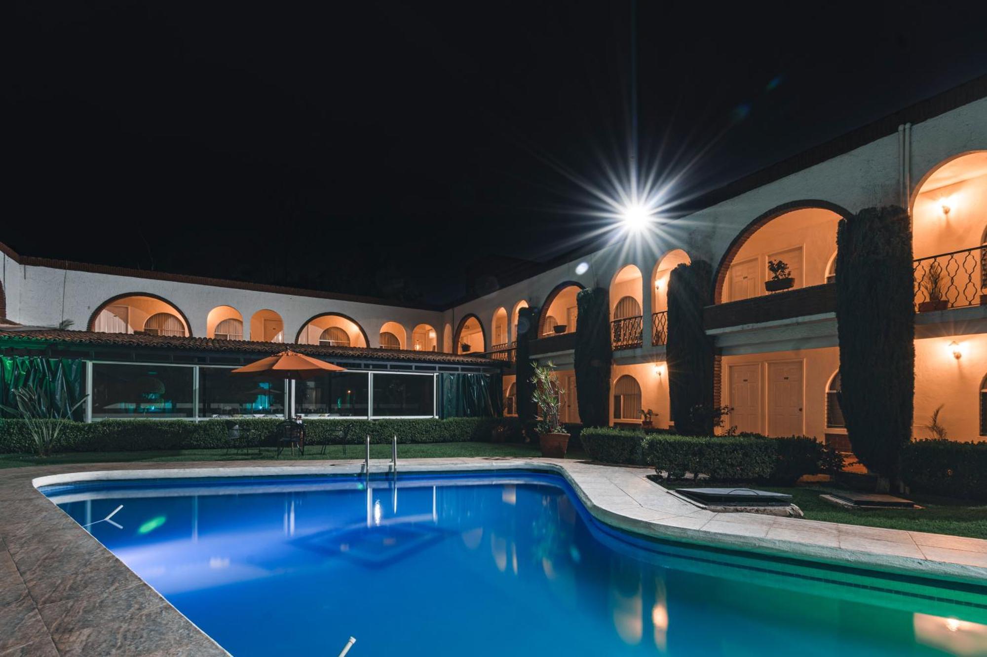 Hotel & Suites Villa Del Sol มอเรเลีย ภายนอก รูปภาพ
