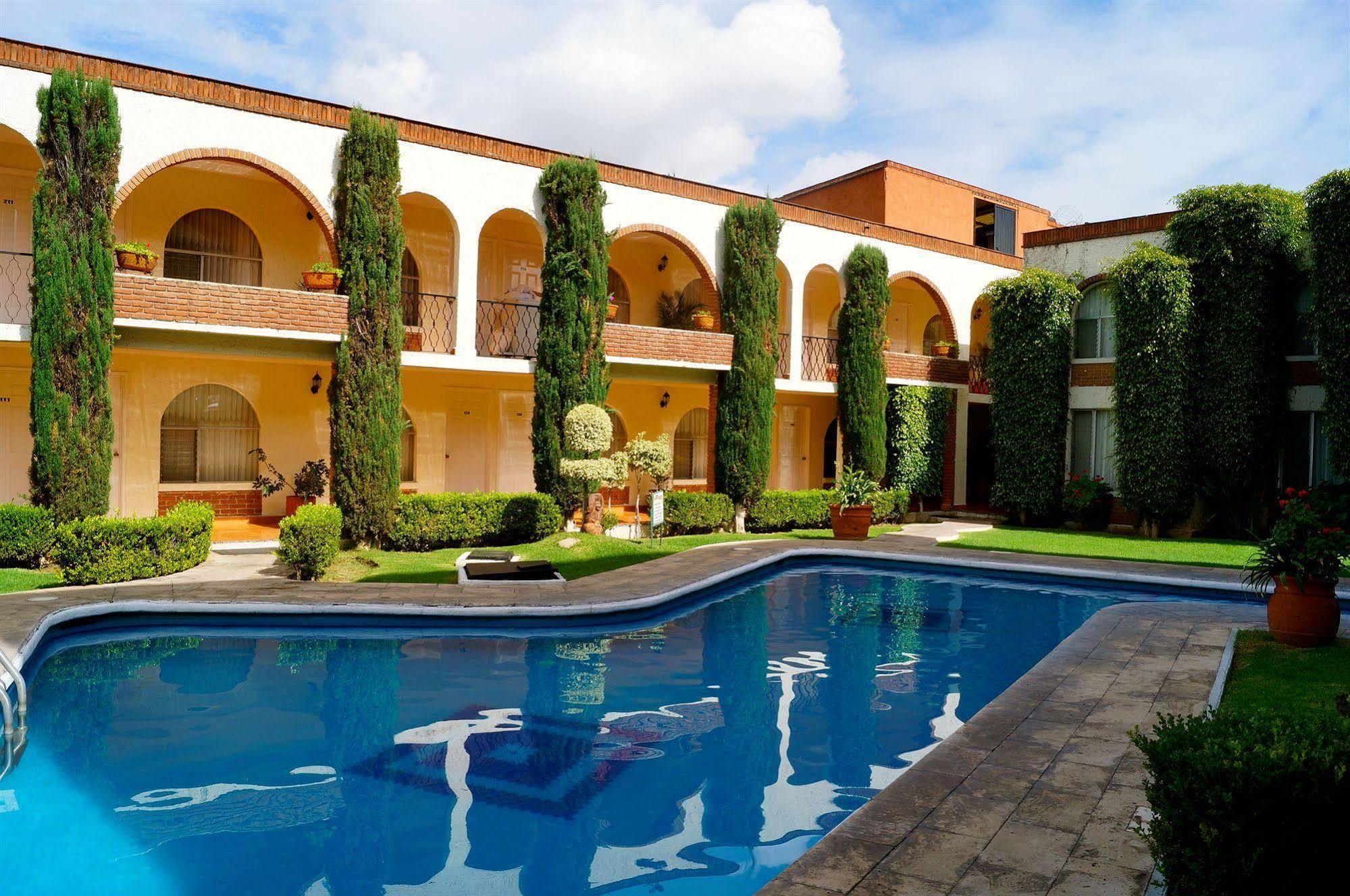 Hotel & Suites Villa Del Sol มอเรเลีย ภายนอก รูปภาพ